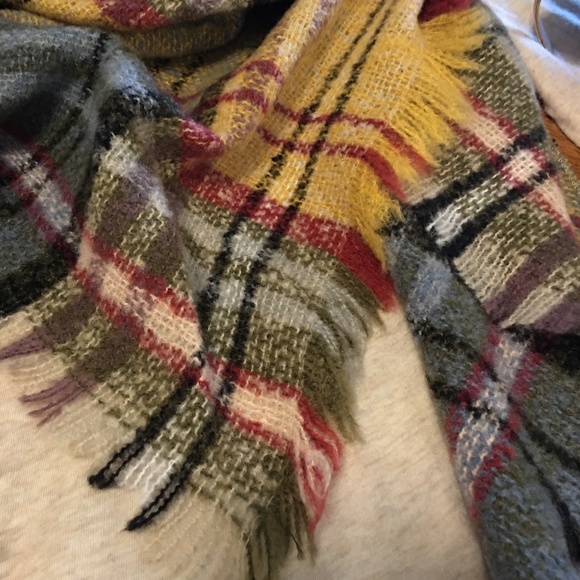 NWT Plaid Blanket Scarf Wrap BOUTIQUE - Picture 3 of 5